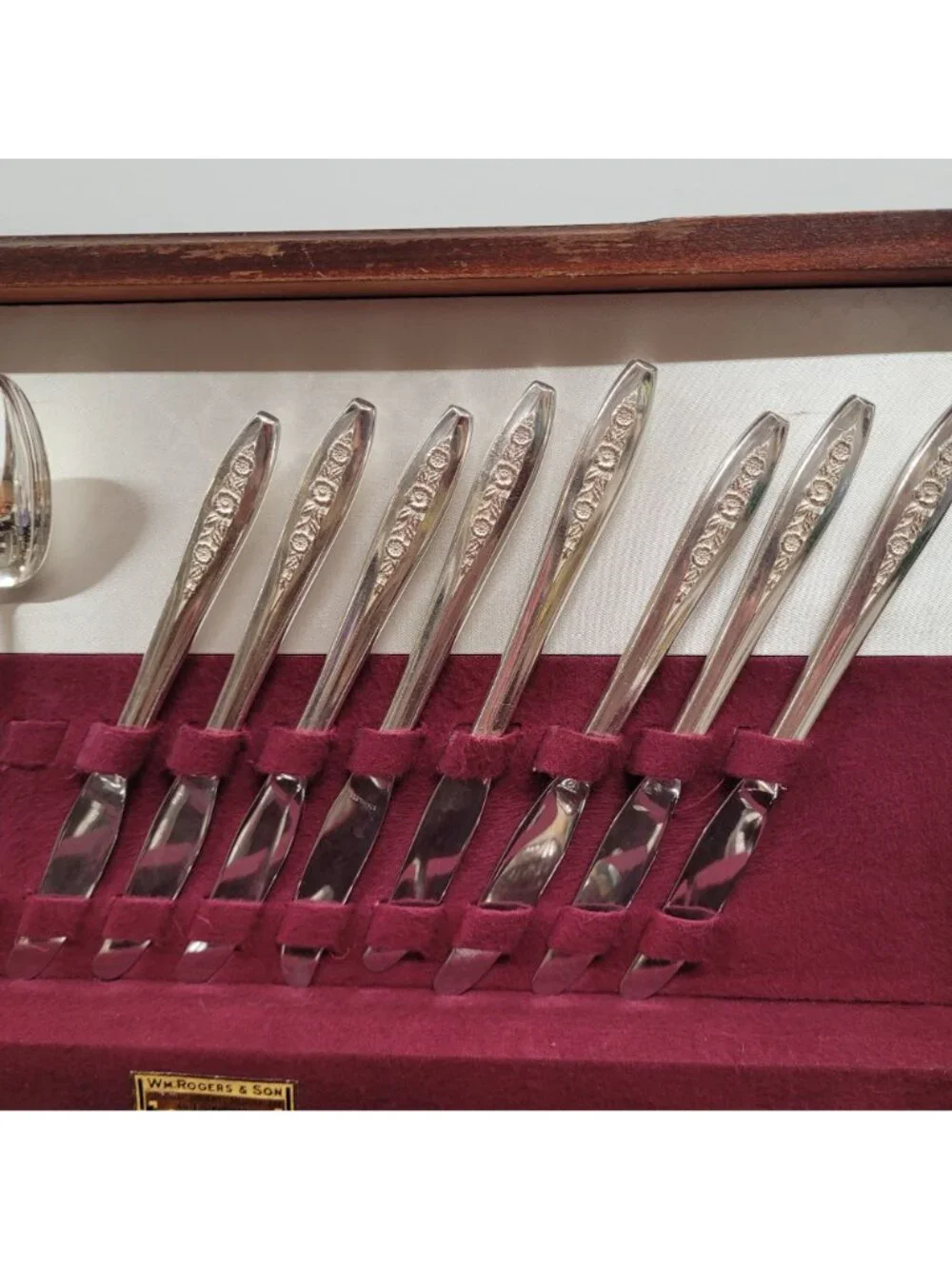 Wm Rogers Son Primrose 53 Pc IS Flatware SilverPlate 1950s In Wooden Chest